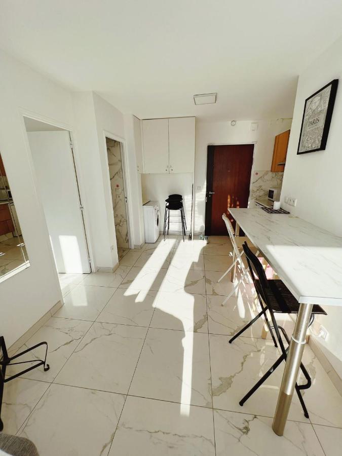 פריז Apartment Near Subway And Supermarket מראה חיצוני תמונה