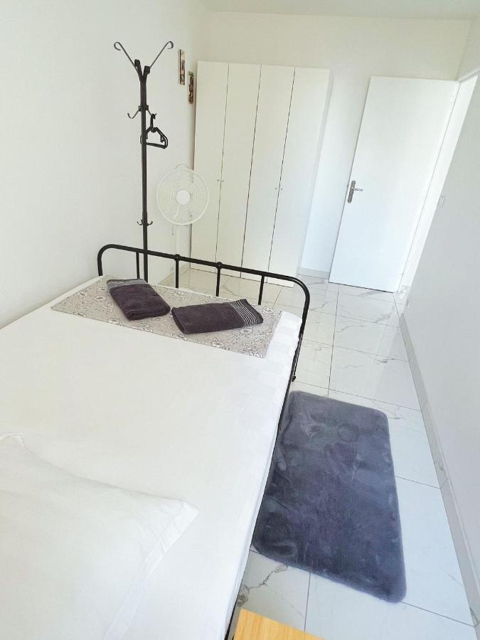 פריז Apartment Near Subway And Supermarket מראה חיצוני תמונה