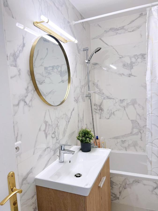 פריז Apartment Near Subway And Supermarket מראה חיצוני תמונה